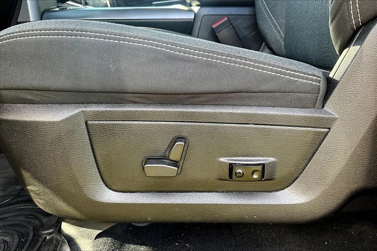 2022 RAM 1500 Classic Warlock 4WD   HEMI V8   Heat Group   Tech Package Photo