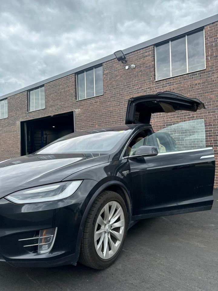 2016 Tesla Model X MODEL X 90D, 6 SEATER, AWD Photo