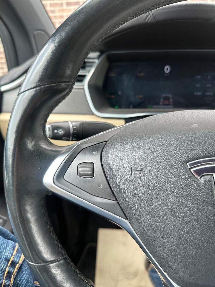 2016 Tesla Model X MODEL X 90D, 6 SEATER, AWD Photo