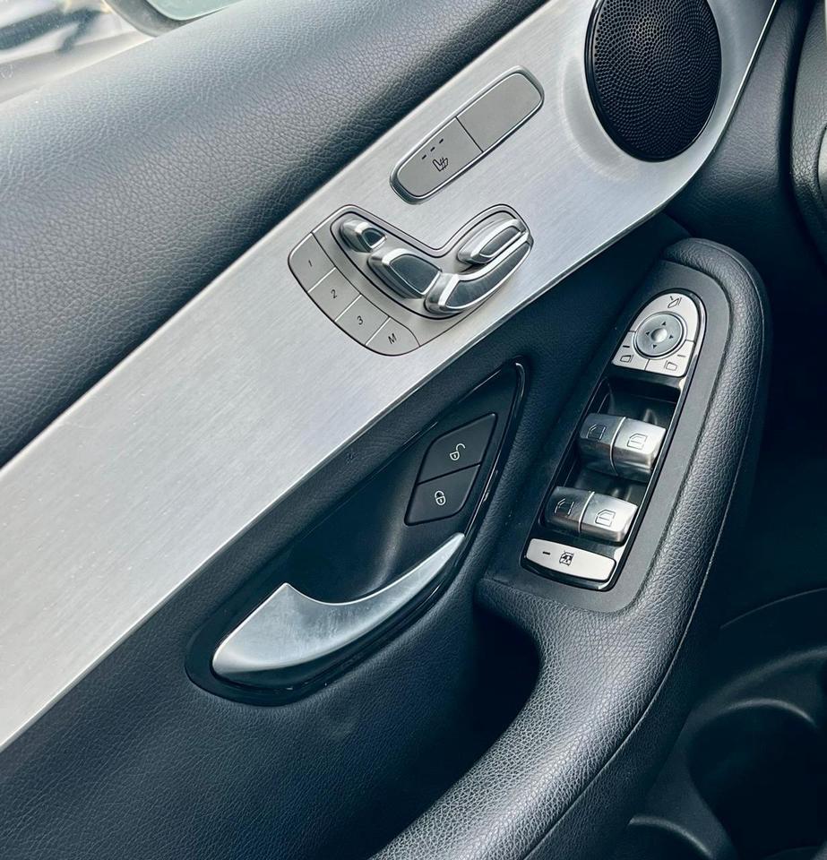 2021 Mercedes-Benz GLC 4MATIC, NAVI, BACK UP CAM, PANO ROOF, DRIVE ASSIST Photo