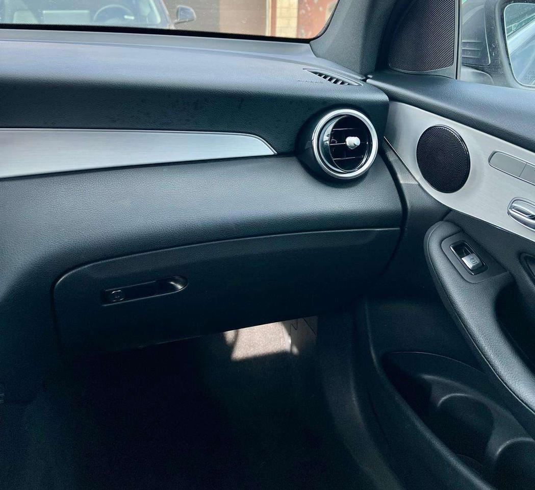 2021 Mercedes-Benz GLC 4MATIC, NAVI, BACK UP CAM, PANO ROOF, DRIVE ASSIST Photo