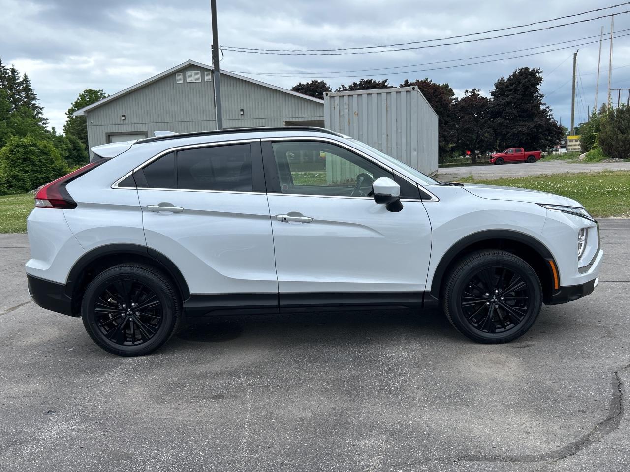 2022 Mitsubishi Eclipse Cross SE HEATED SEATS/ADAPTIVE CRUISE *CALL 613-961-8848 Photo