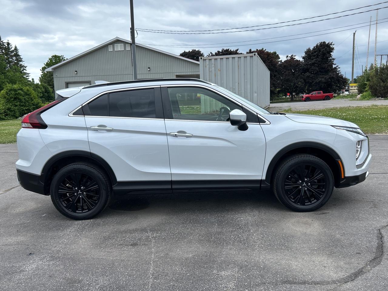 2022 Mitsubishi Eclipse Cross SE HEATED SEATS/ADAPTIVE CRUISE *CALL 613-961-8848 Photo