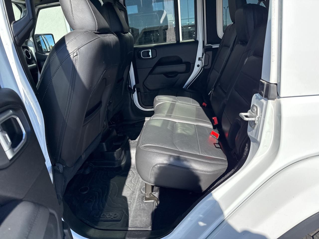 2019 Jeep WRANGLER UNLIMITED Sahara Photo