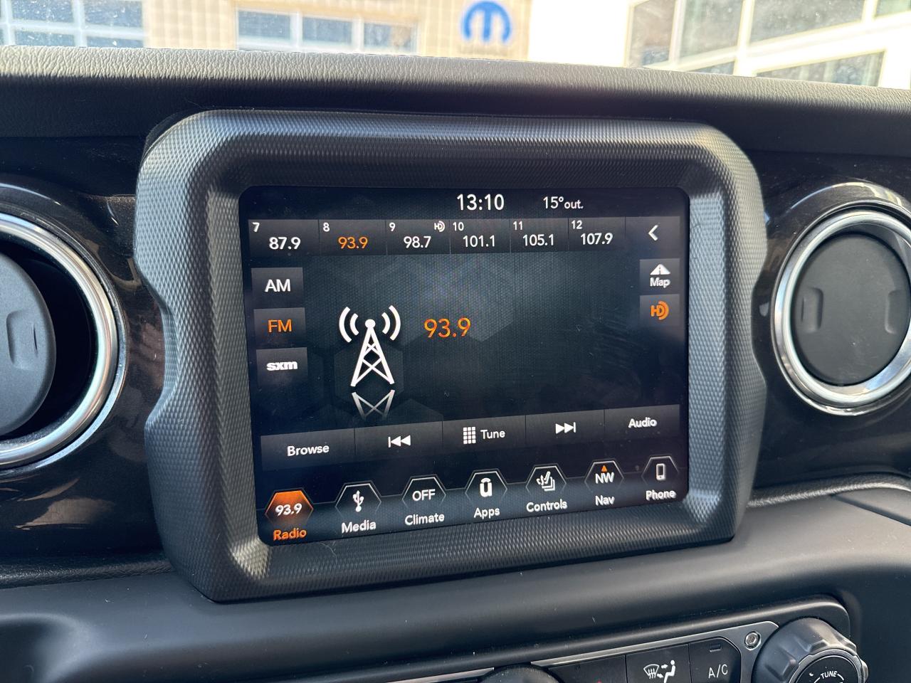 2019 Jeep WRANGLER UNLIMITED Sahara Photo