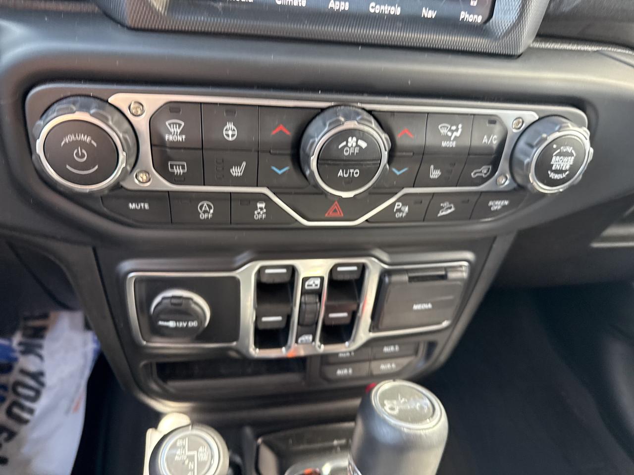 2019 Jeep WRANGLER UNLIMITED Sahara Photo