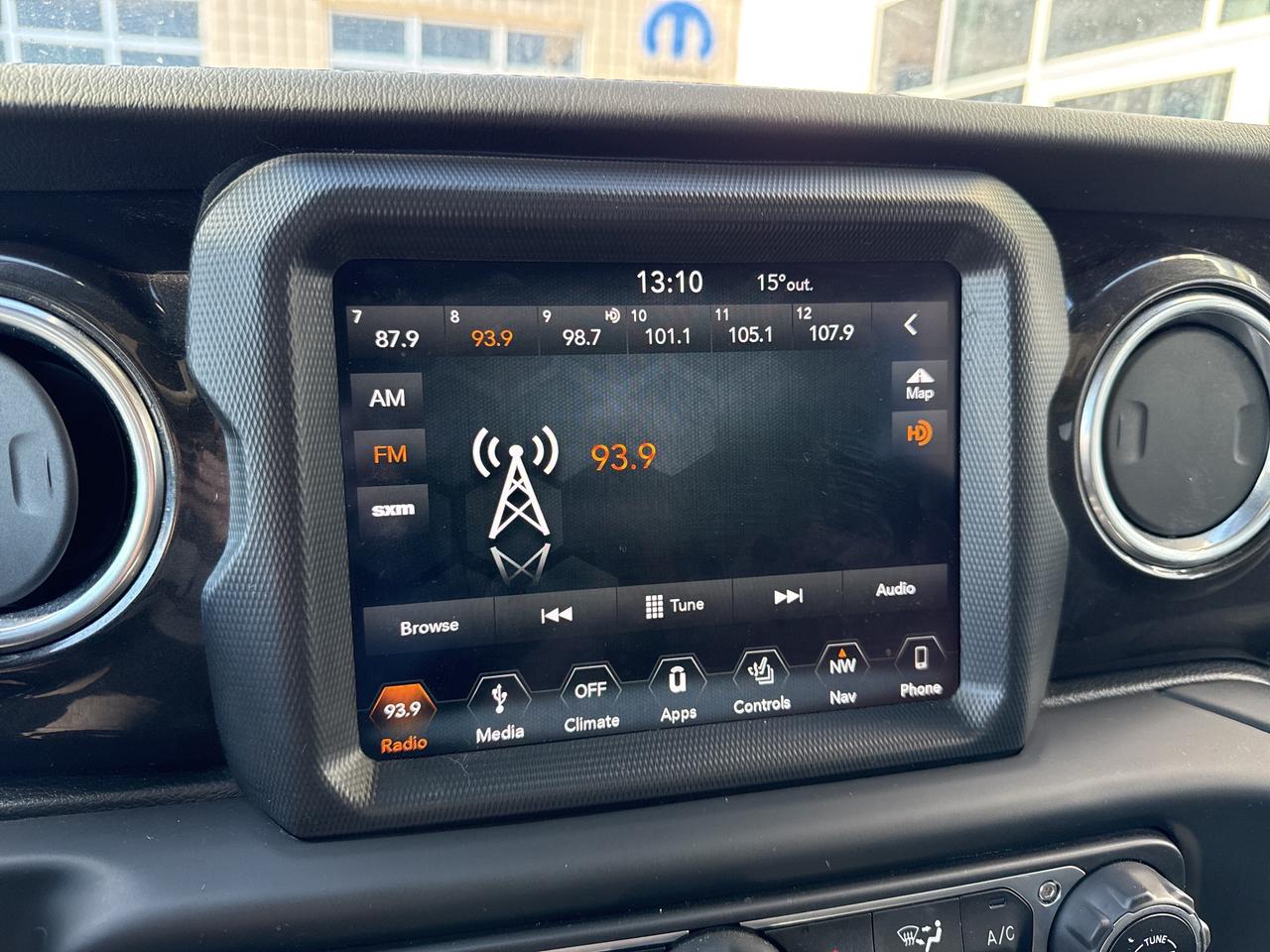 2019 Jeep WRANGLER UNLIMITED Sahara Photo