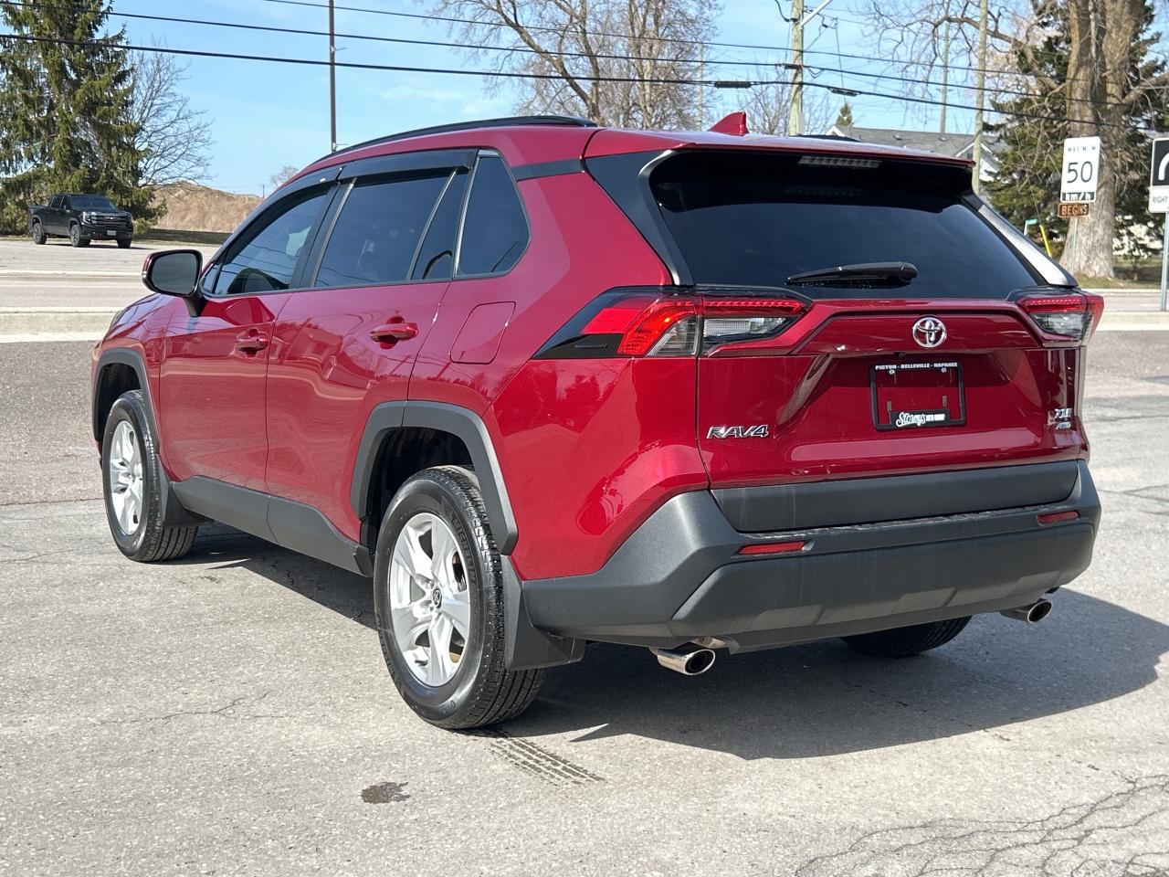 2021 Toyota RAV4 XLE AWD/PWR SUNROOF/PWR LIFT GATE CALL NAPANEE 98K Photo
