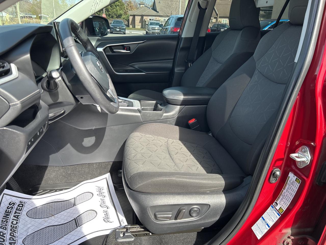 2021 Toyota RAV4 XLE AWD/PWR SUNROOF/PWR LIFT GATE CALL NAPANEE 98K Photo