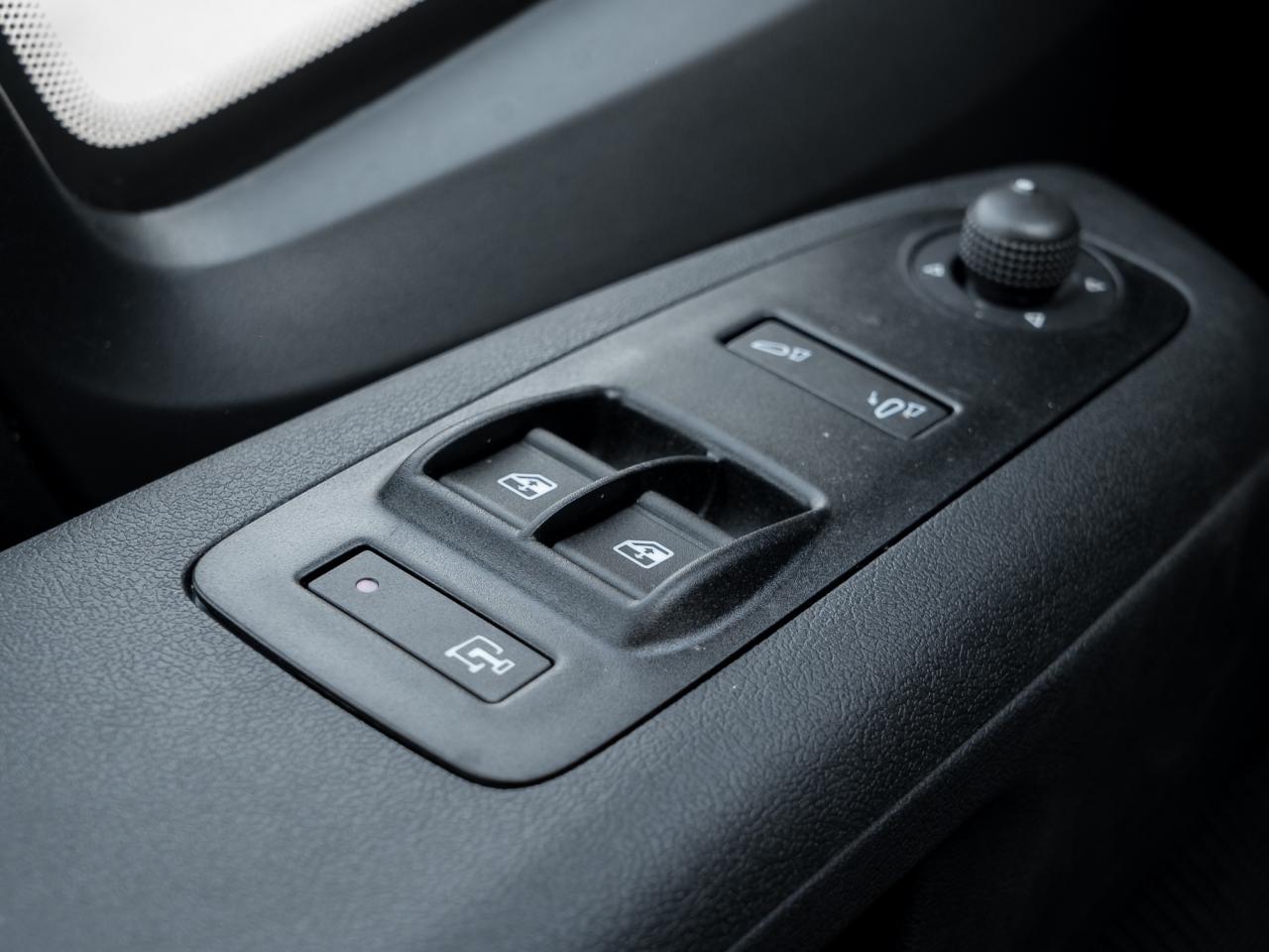 2025 RAM ProMaster 1500 SLT 1500 Low Roof 136  WB  Hitch  Mopar Side Wall Photo