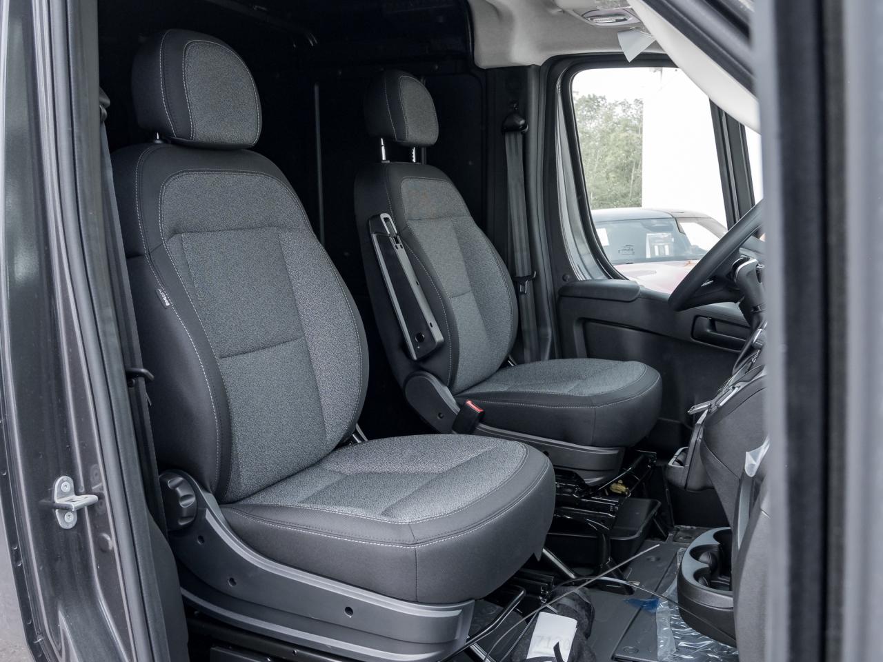 2025 RAM ProMaster 1500 SLT 1500 Low Roof 136  WB  Hitch  Mopar Side Wall Photo