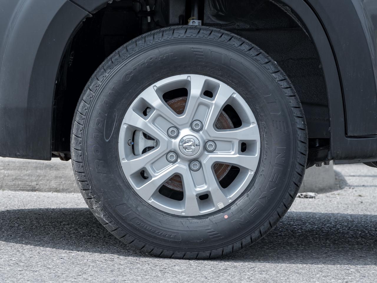 2025 RAM ProMaster 1500 SLT 1500 Low Roof 136  WB  Hitch  Mopar Side Wall Photo