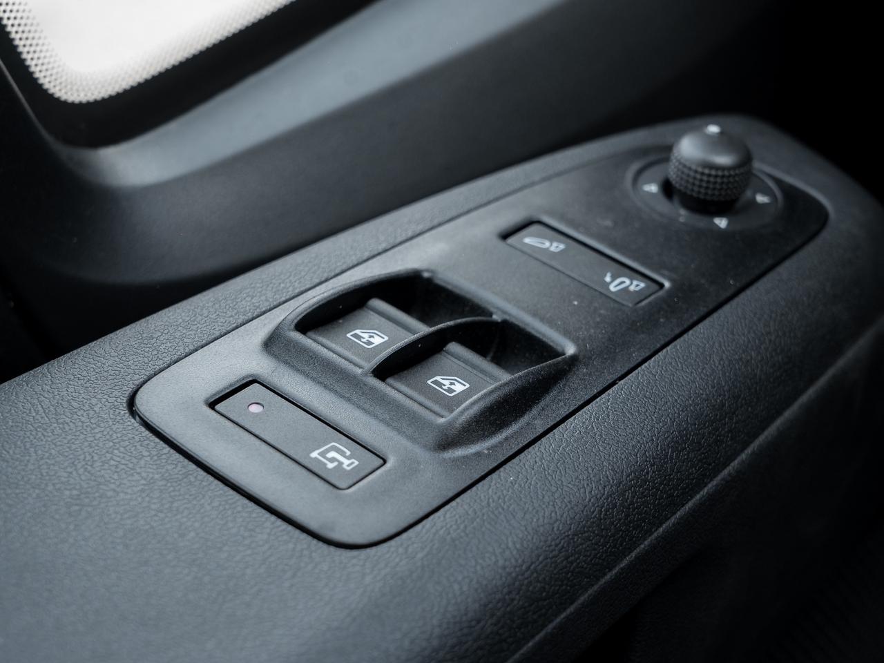 2025 RAM ProMaster 1500 SLT 1500 Low Roof 136  WB  Hitch  Mopar Side Wall Photo