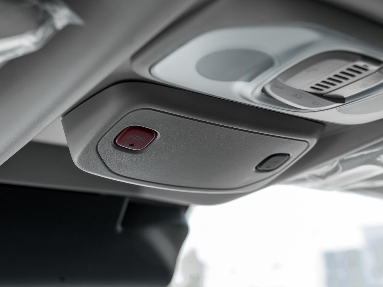 2025 RAM ProMaster 1500 SLT 1500 Low Roof 136  WB  Hitch  Mopar Side Wall Photo