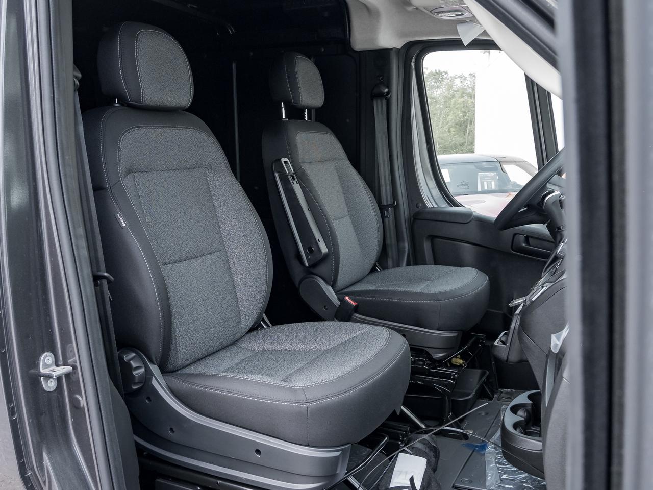 2025 RAM ProMaster 1500 SLT 1500 Low Roof 136  WB  Hitch  Mopar Side Wall Photo