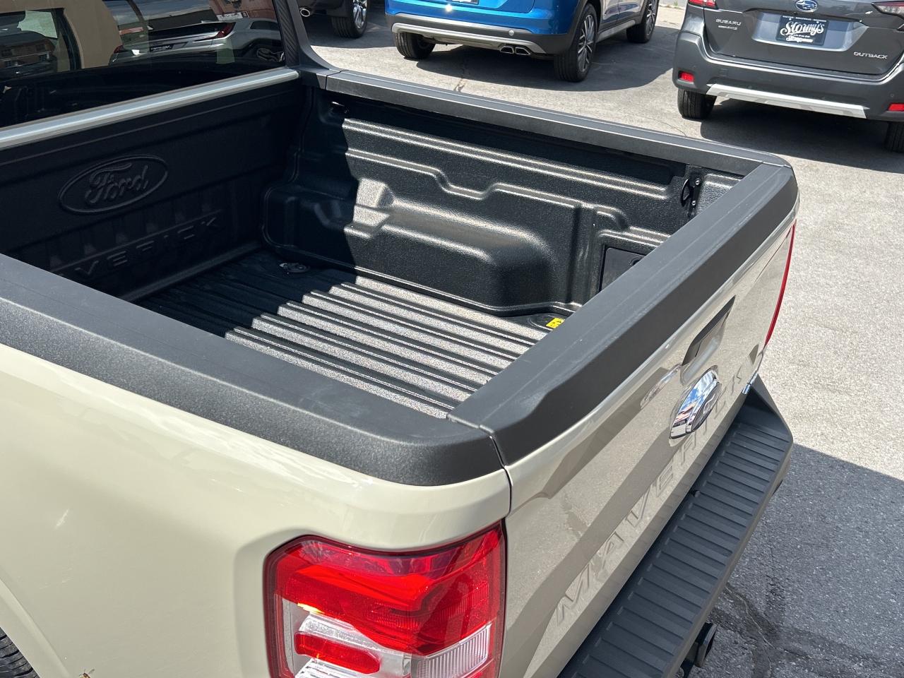 2024 Ford Maverick XLT 4WD SuperCrew  ** CALL 613-961-8848 Photo