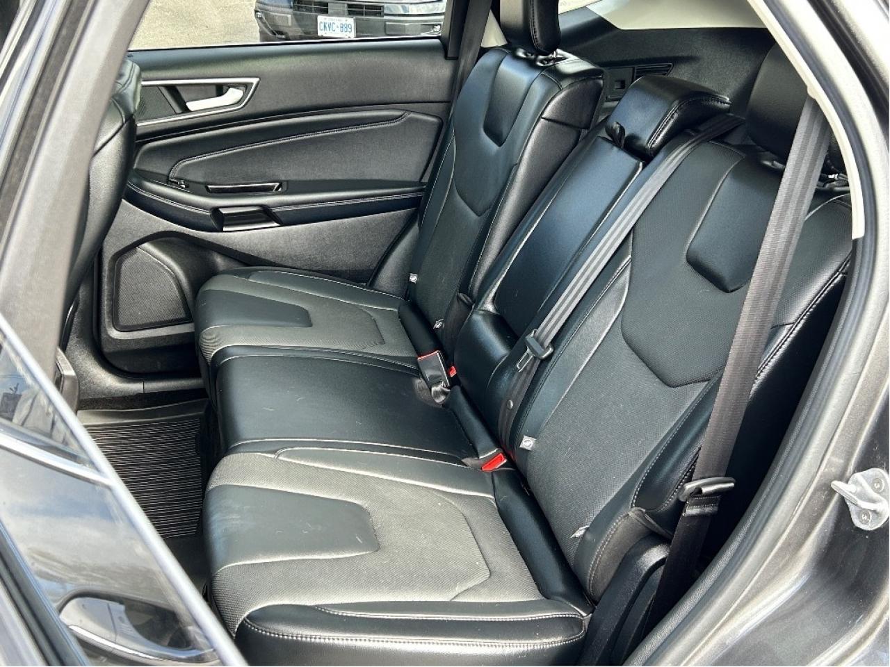 2018 Ford Edge Titanium AWD/LEATHER/NAV/PANO ROOF CALL NAPANEE Photo