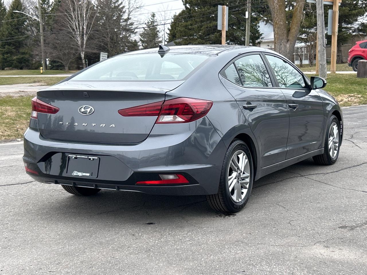 2020 Hyundai Elantra Preferred w/Sun & Safety CALL NAPANEE 613-354-2100 Photo