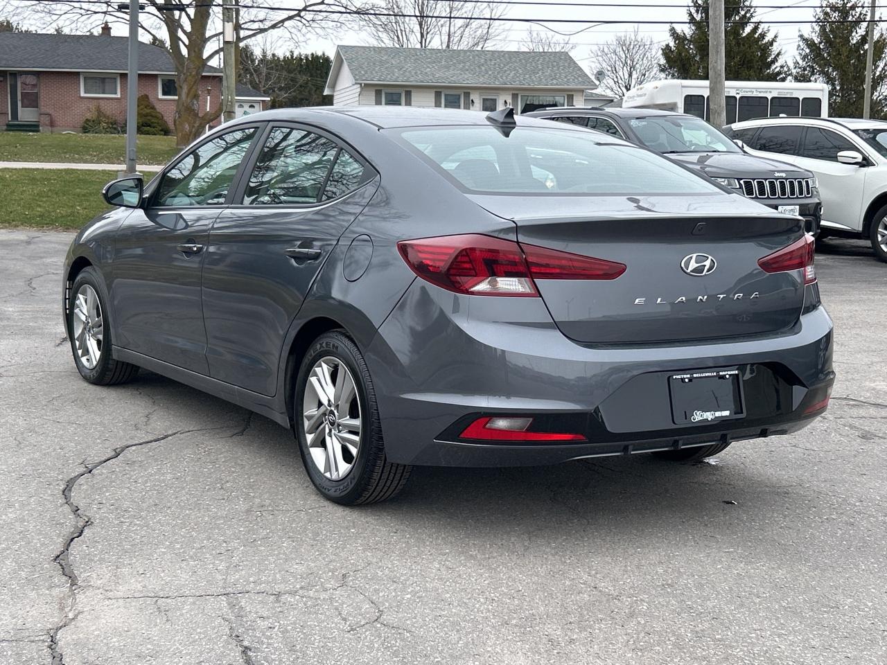 2020 Hyundai Elantra Preferred w/Sun & Safety CALL NAPANEE 613-354-2100 Photo
