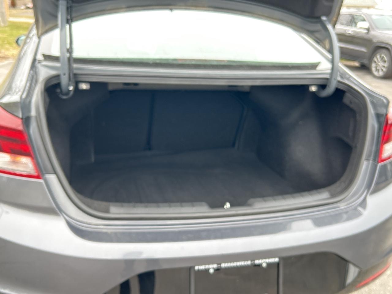 2020 Hyundai Elantra Preferred w/Sun & Safety CALL NAPANEE 613-354-2100 Photo