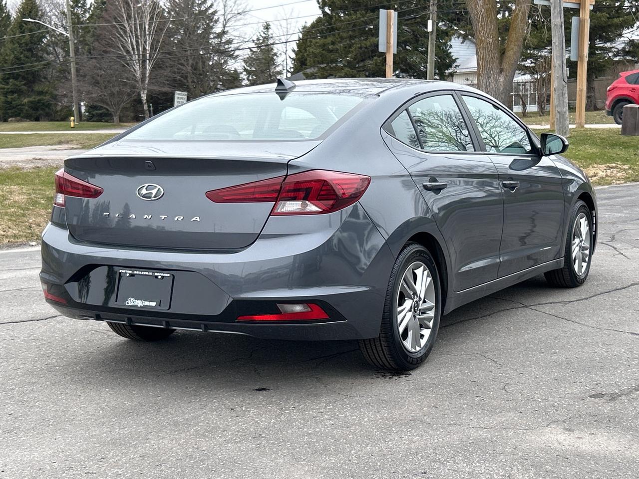 2020 Hyundai Elantra Preferred w/Sun & Safety CALL NAPANEE 613-354-2100 Photo4