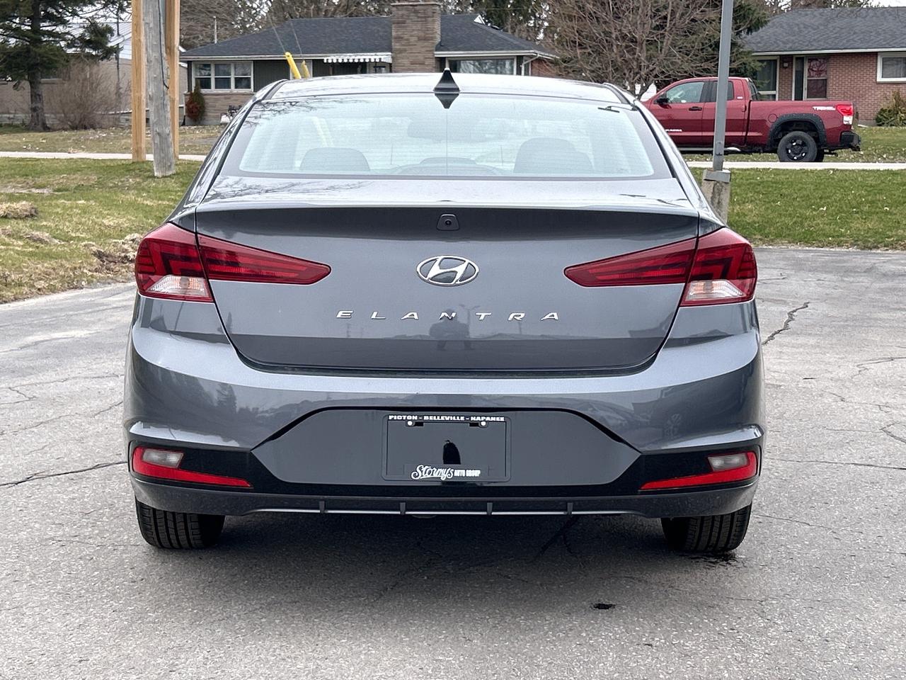 2020 Hyundai Elantra Preferred w/Sun & Safety CALL NAPANEE 613-354-2100 Photo