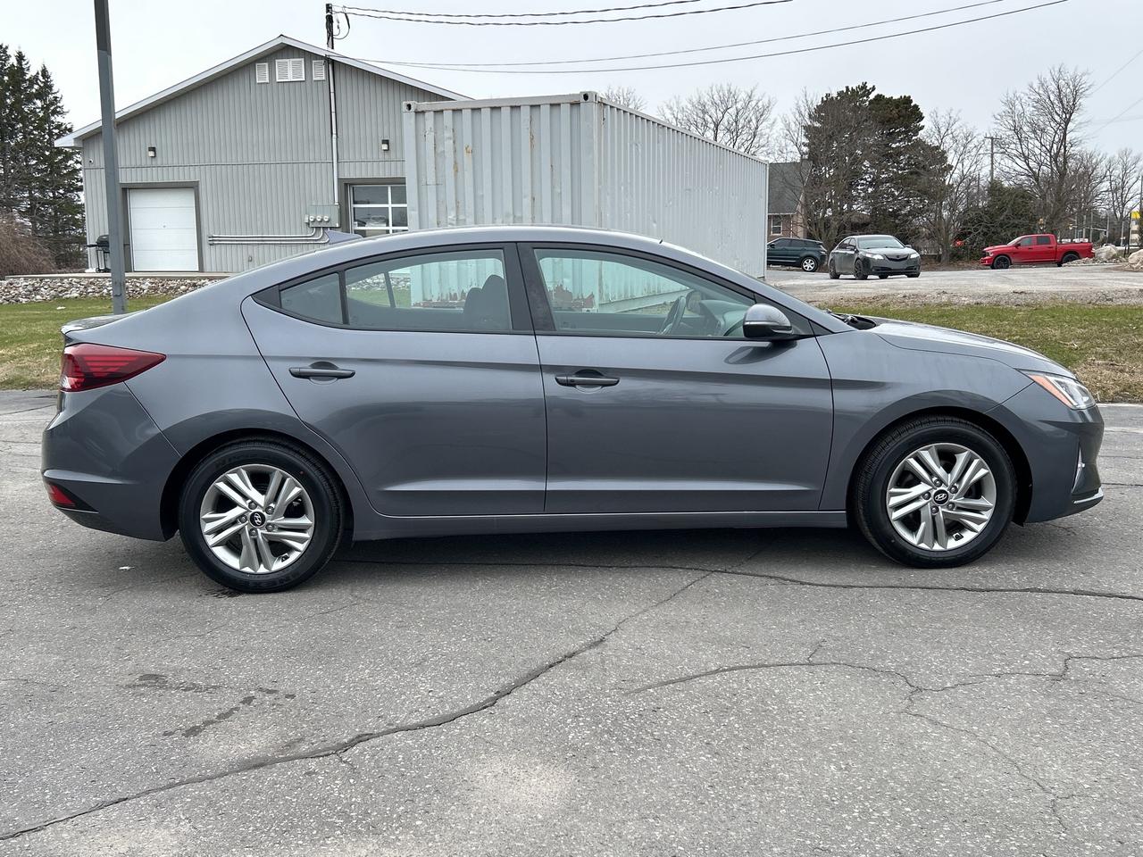 2020 Hyundai Elantra Preferred w/Sun & Safety CALL NAPANEE 613-354-2100 Photo