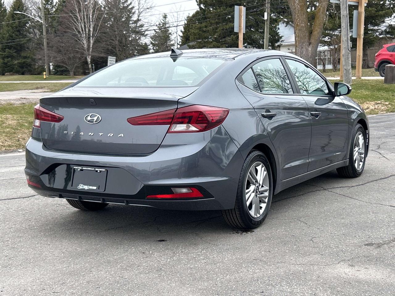 2020 Hyundai Elantra Preferred w/Sun & Safety CALL BELLEVILLE 82K KM'S Photo4