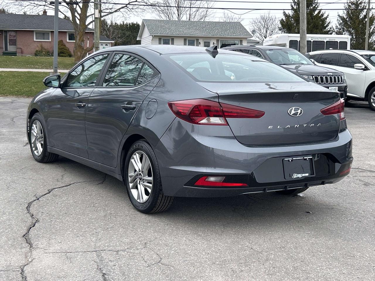 2020 Hyundai Elantra Preferred w/Sun & Safety CALL BELLEVILLE 82K KM'S Photo