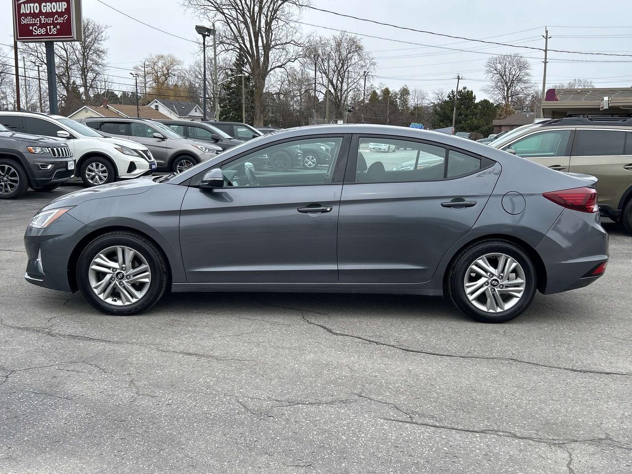 2020 Hyundai Elantra Preferred w/Sun & Safety CALL BELLEVILLE 82K KM'S Photo1
