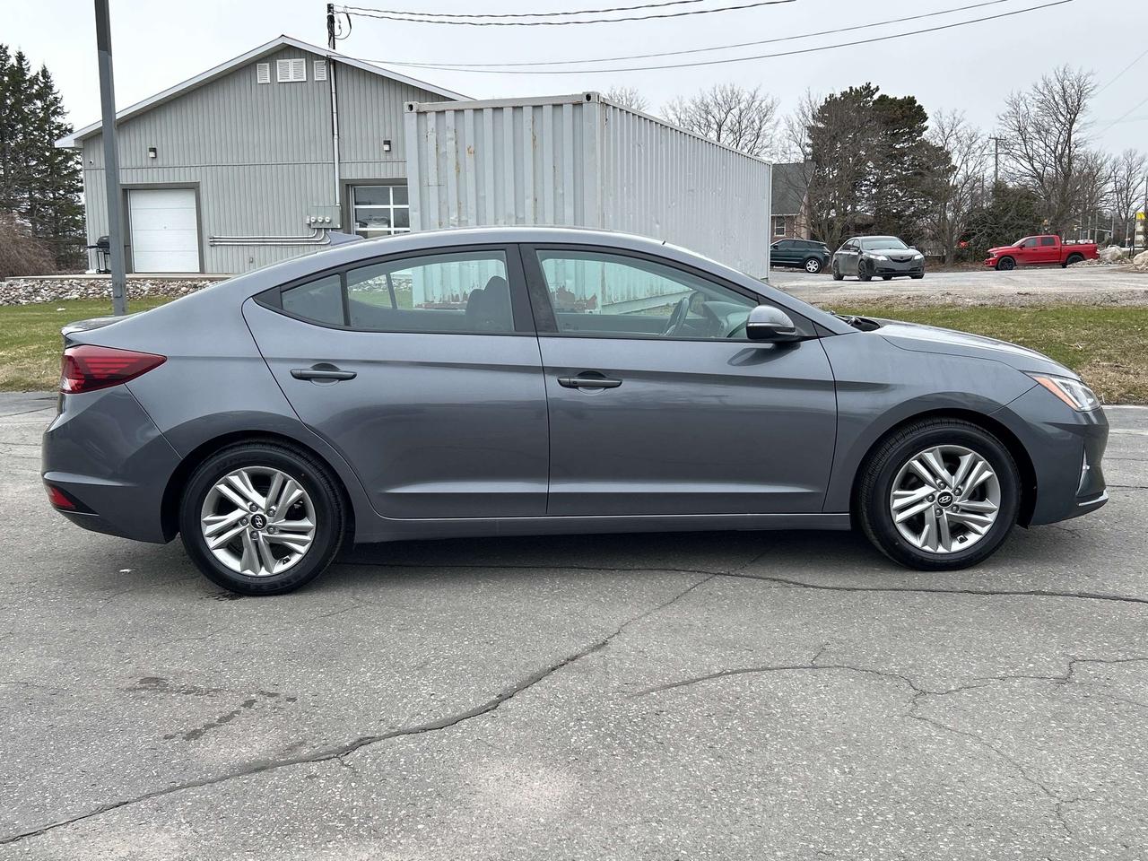 2020 Hyundai Elantra Preferred w/Sun & Safety CALL BELLEVILLE 82K KM'S Photo