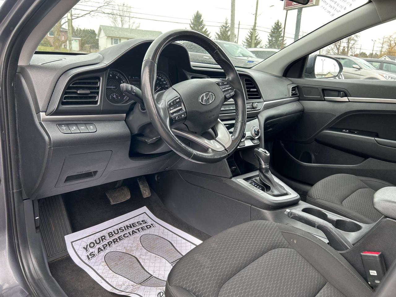 2020 Hyundai Elantra Preferred w/Sun & Safety CALL BELLEVILLE 82K KM'S Photo