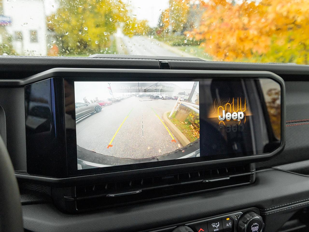 2025 Jeep Wrangler Rubicon 4 Door 4x4  LEATHER  LOW KMS Photo