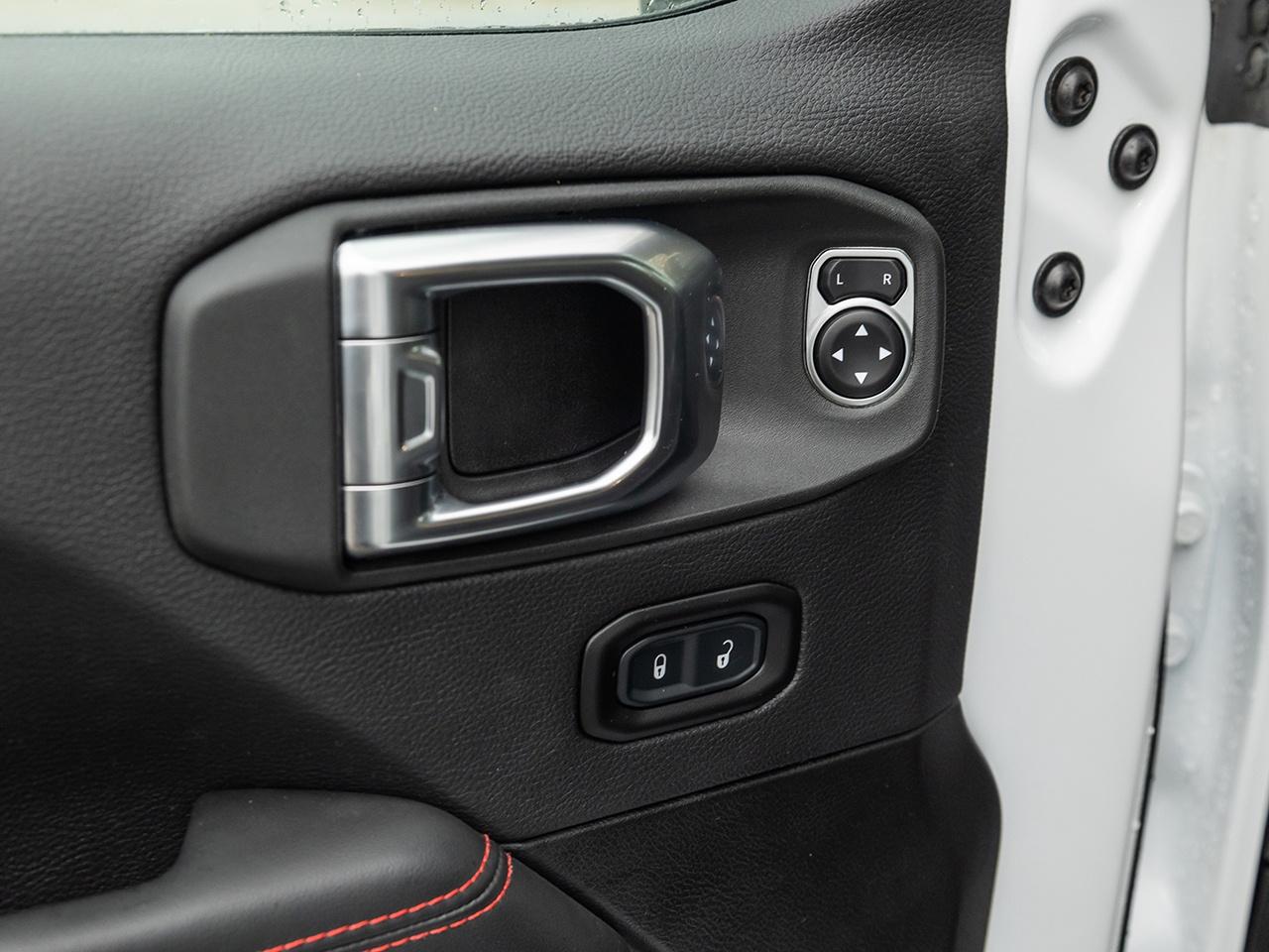 2025 Jeep Wrangler Rubicon 4 Door 4x4  LEATHER  LOW KMS Photo