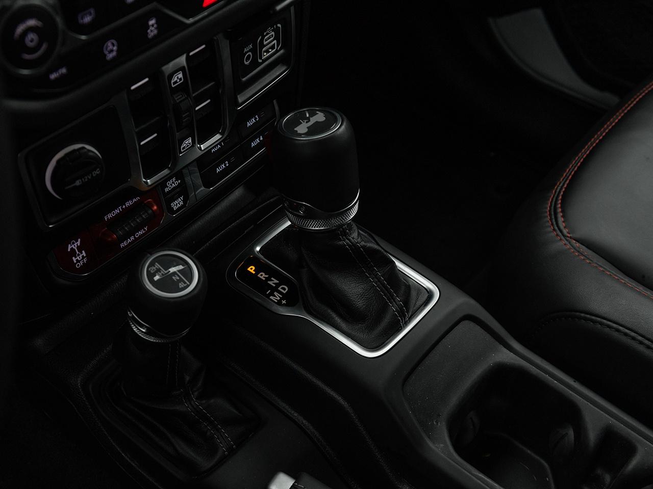 2025 Jeep Wrangler Rubicon 4 Door 4x4  LEATHER  LOW KMS Photo