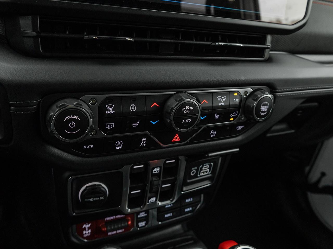 2025 Jeep Wrangler Rubicon 4 Door 4x4  LEATHER  LOW KMS Photo