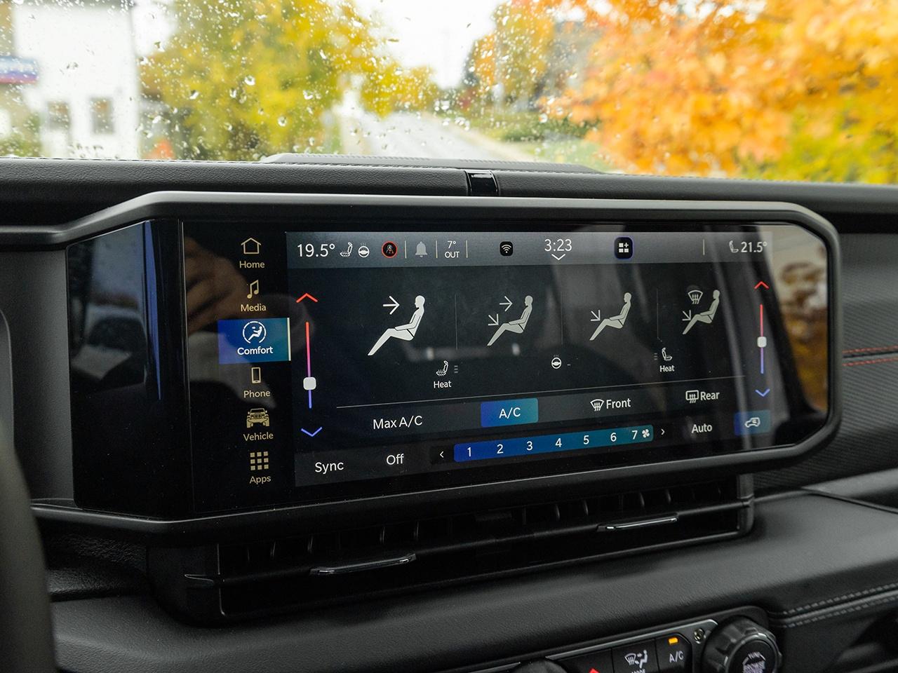 2025 Jeep Wrangler Rubicon 4 Door 4x4  LEATHER  LOW KMS Photo