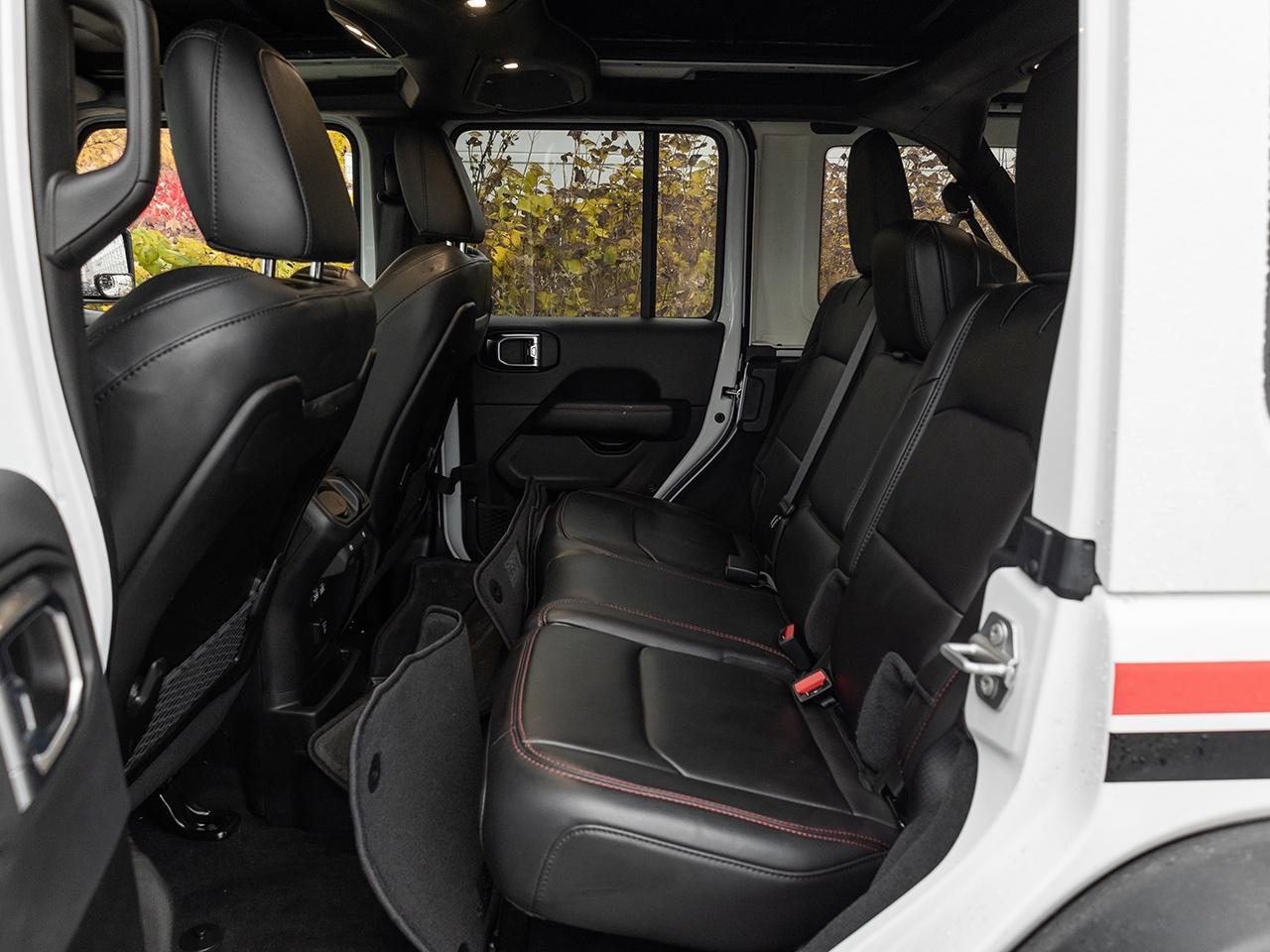 2025 Jeep Wrangler Rubicon 4 Door 4x4  LEATHER  LOW KMS Photo