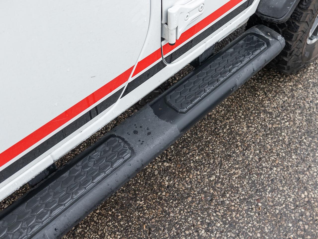 2025 Jeep Wrangler Rubicon 4 Door 4x4  LEATHER  LOW KMS  AUTOMATIC Photo4