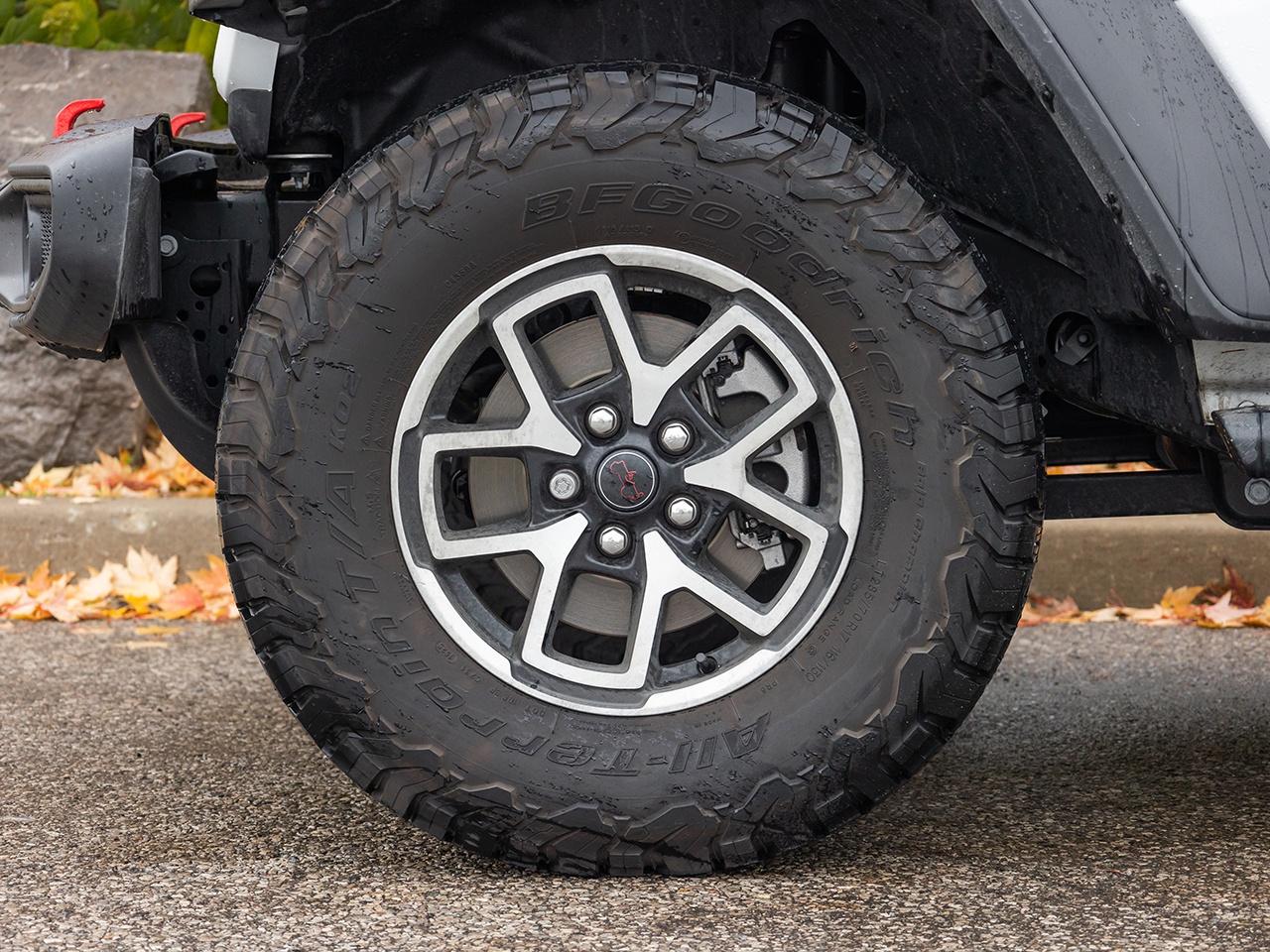 2025 Jeep Wrangler Rubicon 4 Door 4x4  LEATHER  LOW KMS  AUTOMATIC Photo3