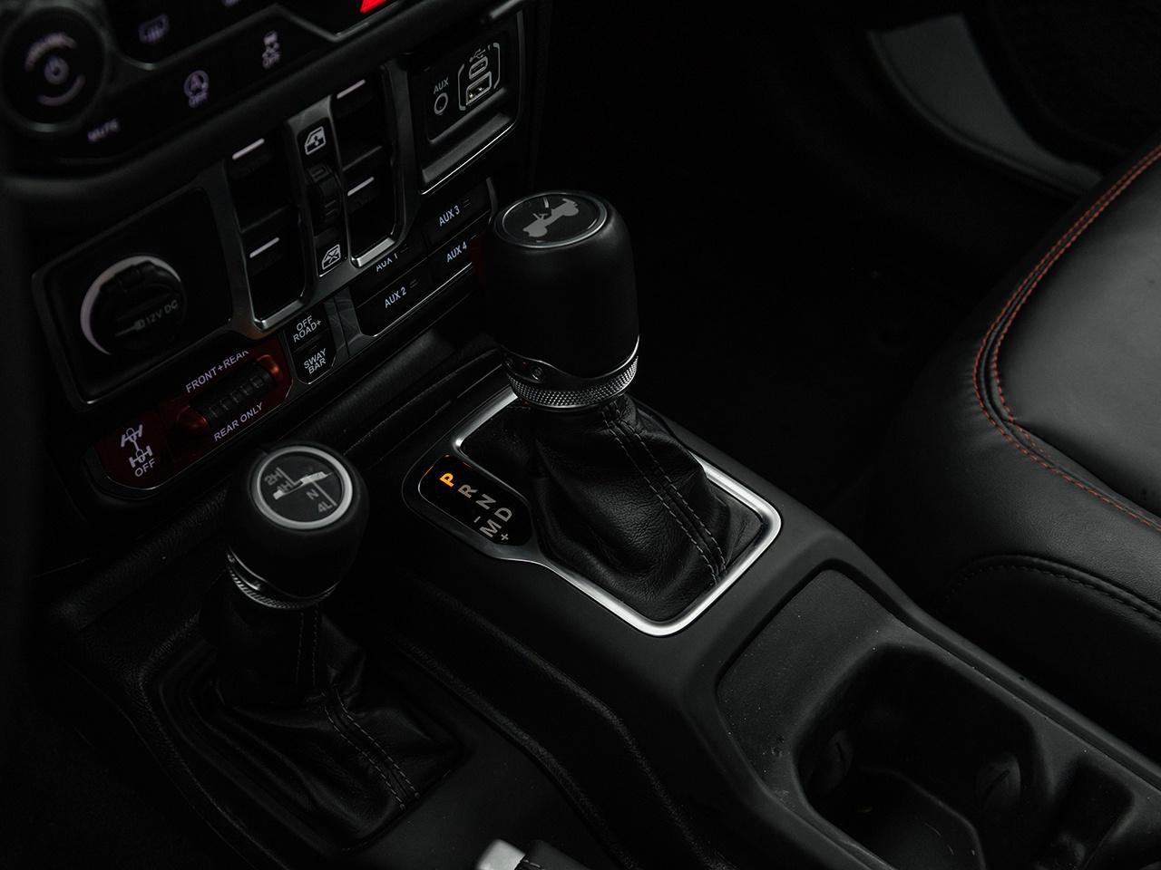 2025 Jeep Wrangler Rubicon 4 Door 4x4  LEATHER  LOW KMS  AUTOMATIC Photo