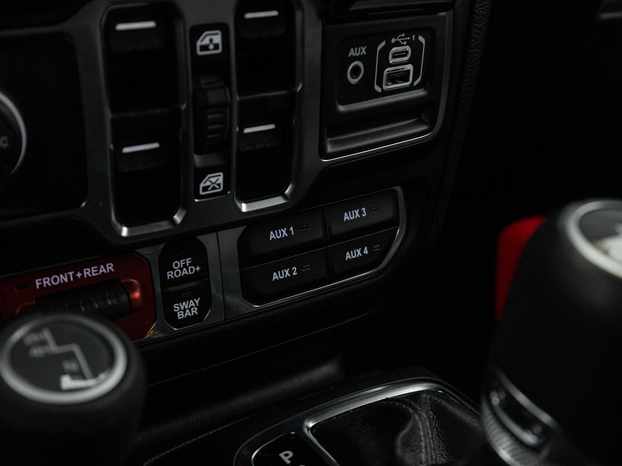 2025 Jeep Wrangler Rubicon 4 Door 4x4  LEATHER  LOW KMS  AUTOMATIC Photo