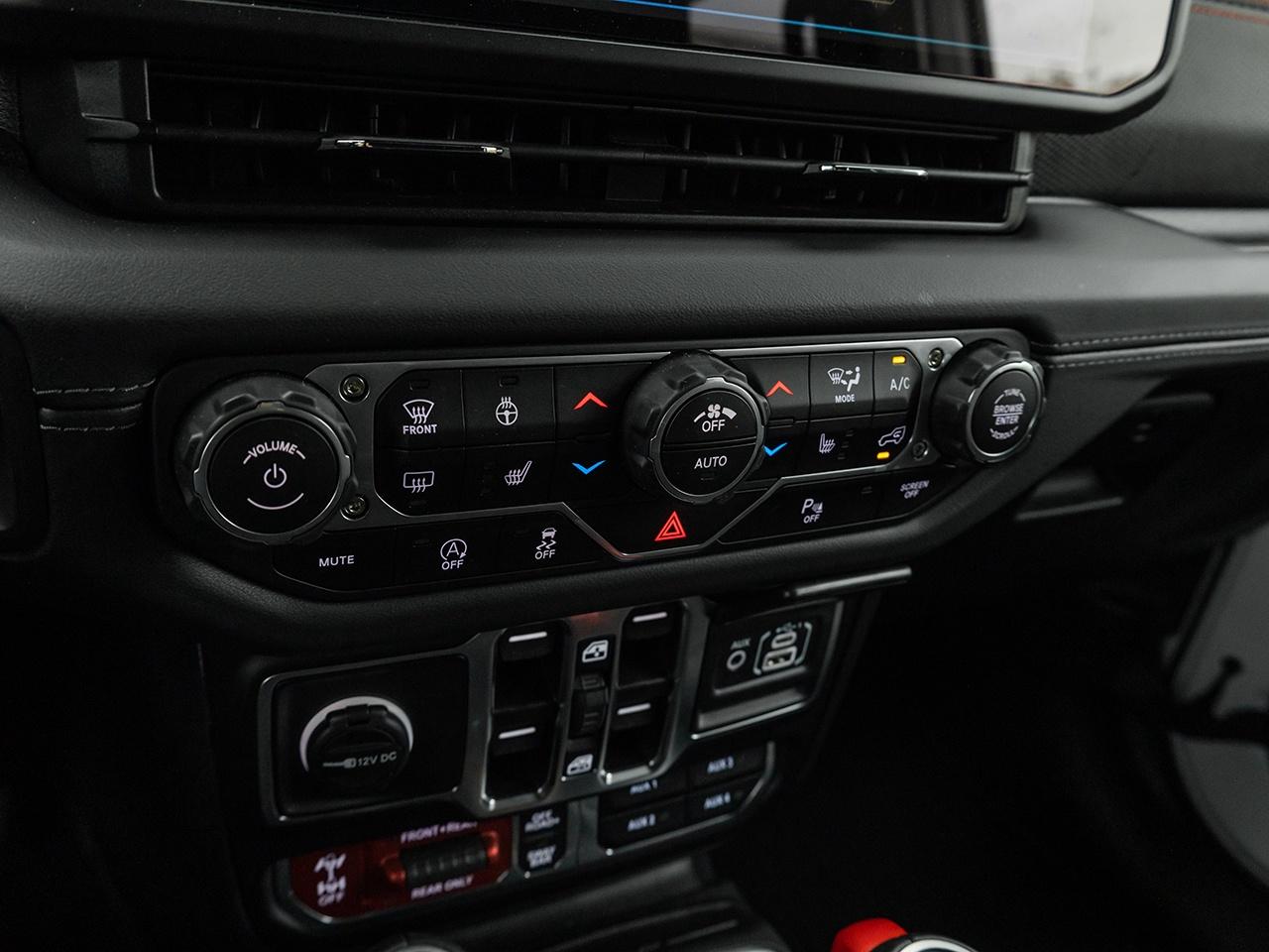 2025 Jeep Wrangler Rubicon 4 Door 4x4  LEATHER  LOW KMS  AUTOMATIC Photo