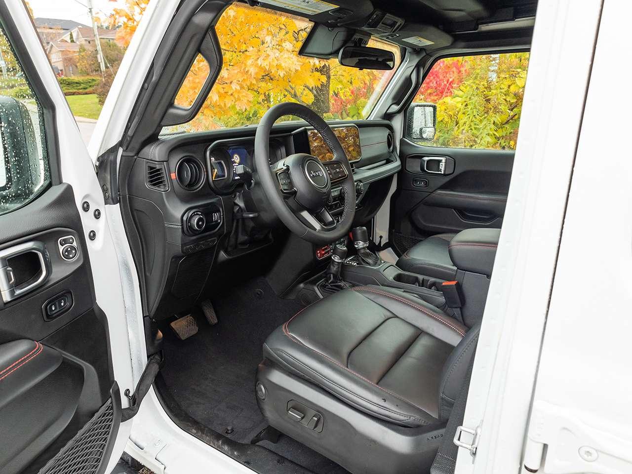 2025 Jeep Wrangler Rubicon 4 Door 4x4  LEATHER  LOW KMS  AUTOMATIC Photo
