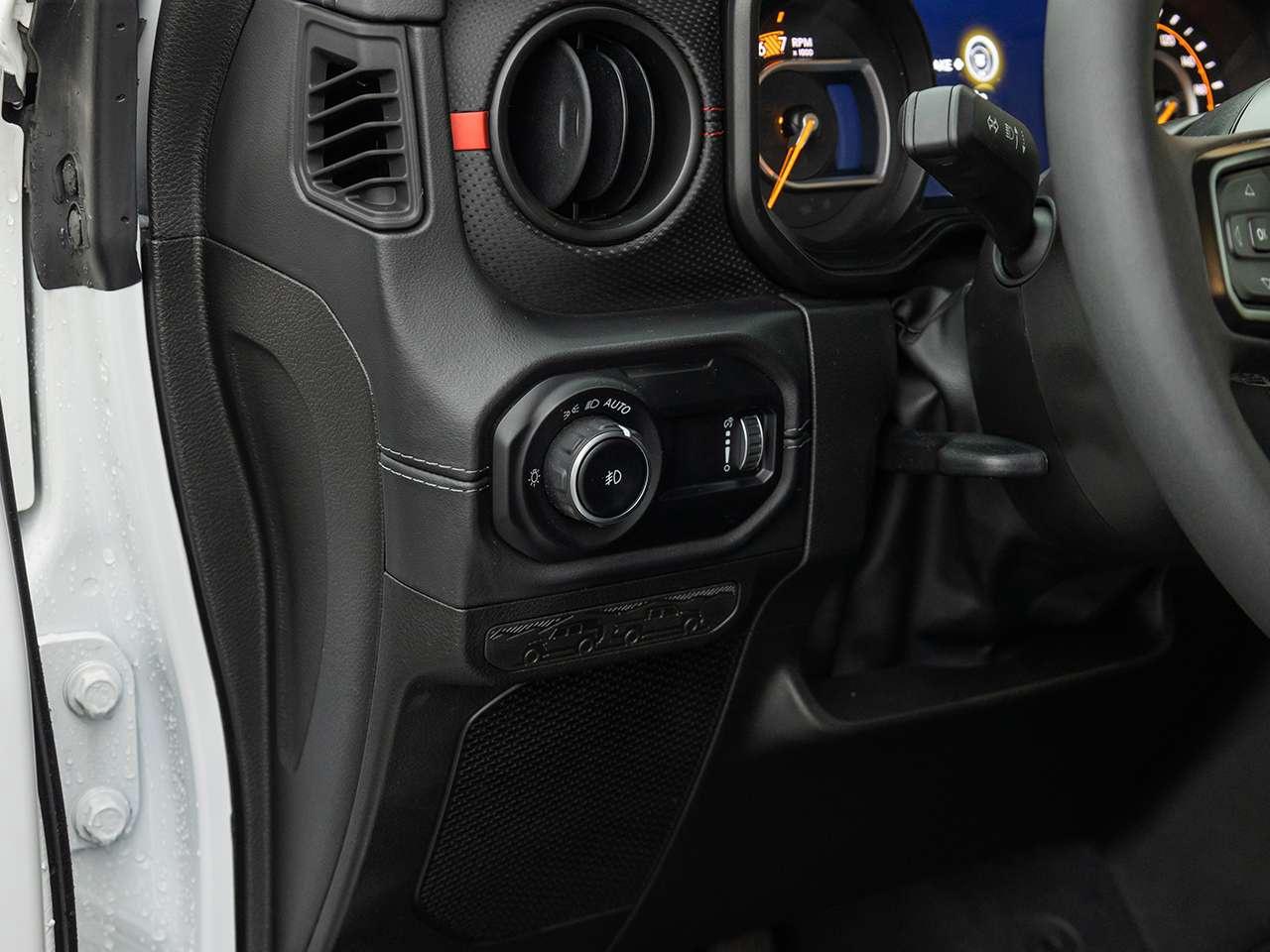 2025 Jeep Wrangler Rubicon 4 Door 4x4  LEATHER  LOW KMS  AUTOMATIC Photo