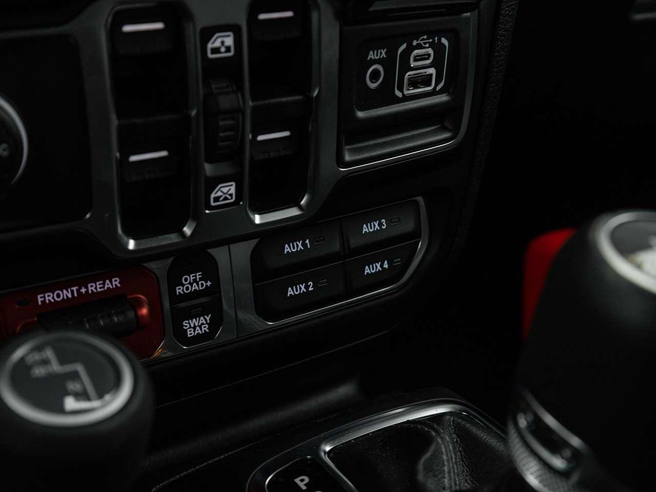 2025 Jeep Wrangler Rubicon 4 Door 4x4  LEATHER  LOW KMS  AUTOMATIC Photo