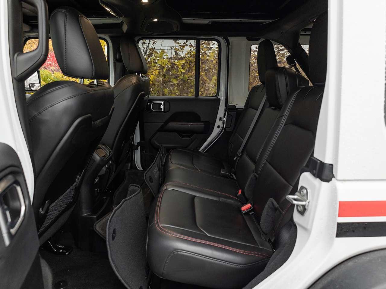 2025 Jeep Wrangler Rubicon 4 Door 4x4  LEATHER  LOW KMS  AUTOMATIC Photo