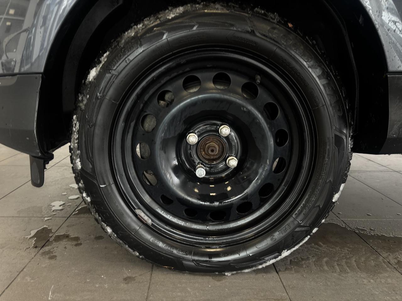 2022 Ford EcoSport SE 4WD   2 SETS OF TIRES/RIMS   CLEAN CARFAX   NAV Photo