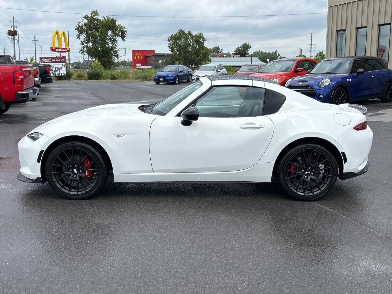 2017 Mazda MX-5 RF GT RF 6-SPEED!! LOW KMS CALL NAPANEE 613-354-2100 Photo