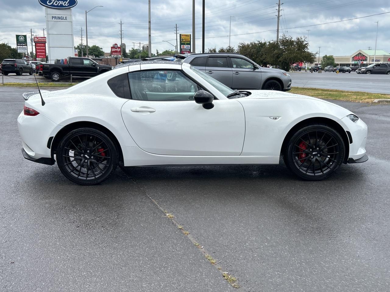 2017 Mazda MX-5 RF GT RF 6-SPEED!! LOW KMS CALL NAPANEE 613-354-2100 Photo